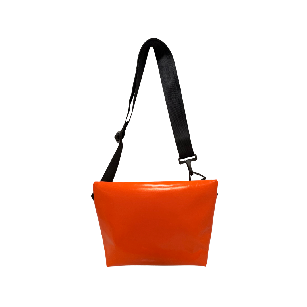 Cross-Body Bag "Ferdinand" in Orange mit Aufdruck "Häfn Werk" – Bild 2