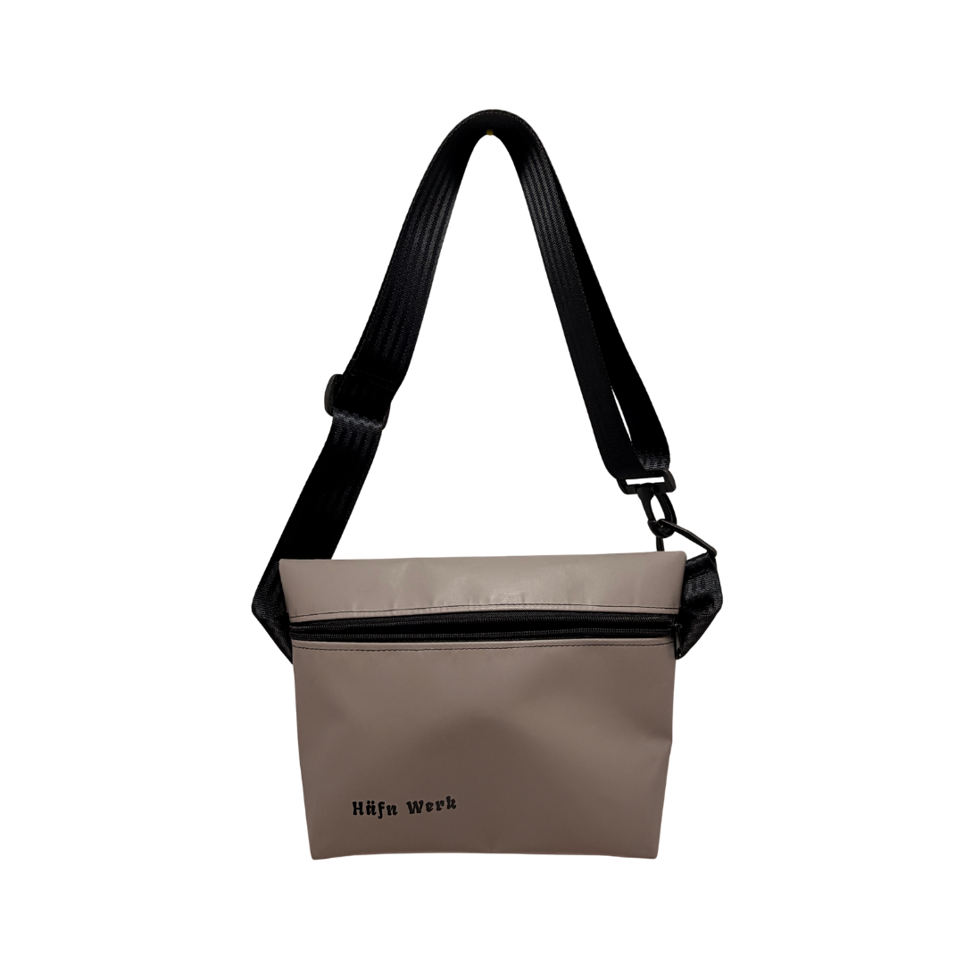 Cross-Body Bag "Ferdinand" in Stein mit Aufdruck "Häfn Werk"
