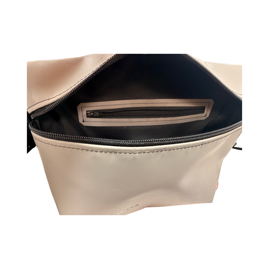 Cross-Body Bag "Ferdinand" in Stein mit Aufdruck "Häfn Werk" – Bild 3