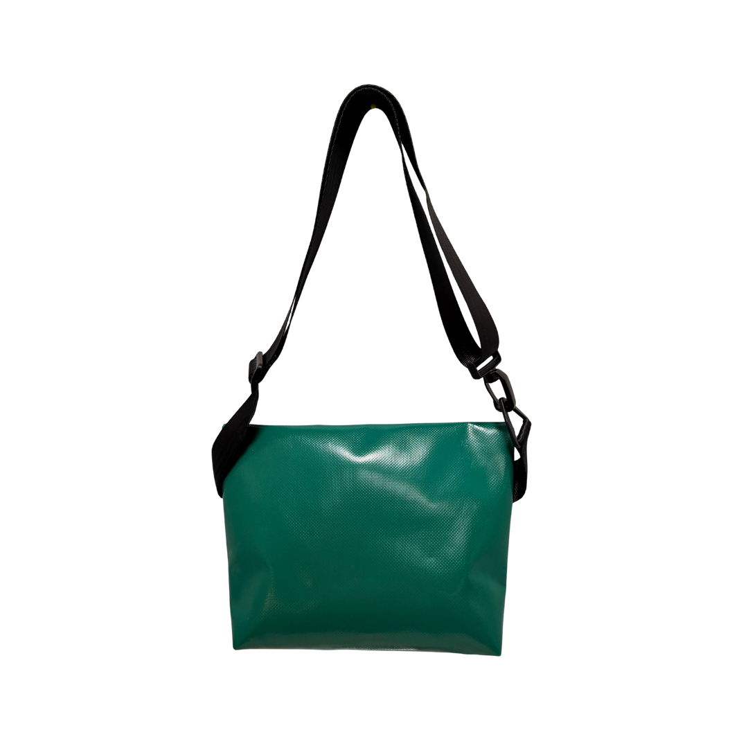 Cross-Body Bag "Ferdinand" in Grün mit Aufdruck "Häfn Werk" – Bild 2
