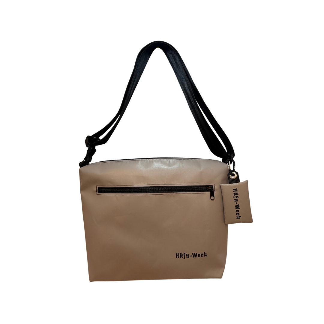 Umhängetasche Franziska in Stein mit Aufdruck "Häfn Werk"