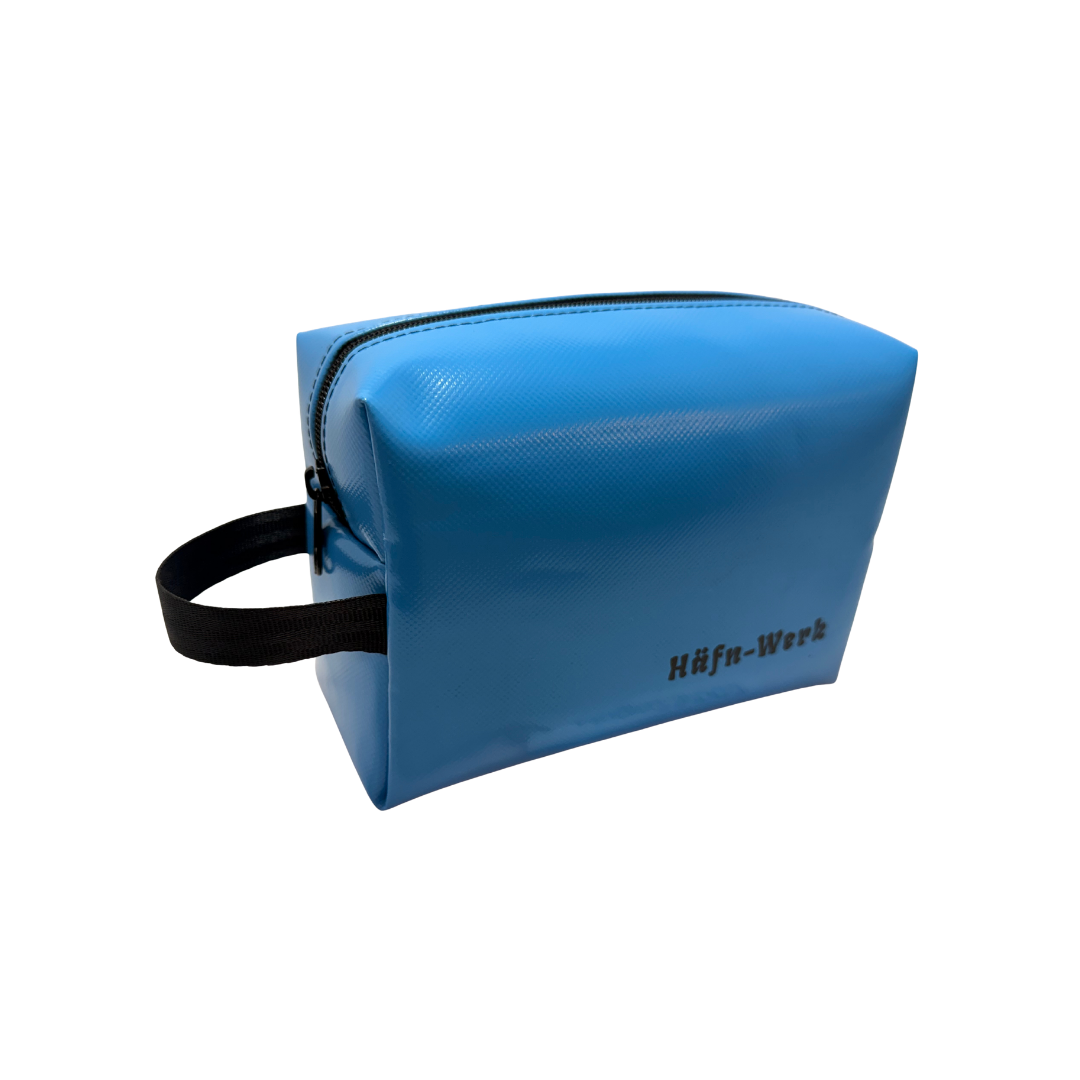 Kulturtasche "Hugo" in Hellblau mit Aufdruck "Häfn Werk" – Bild 2