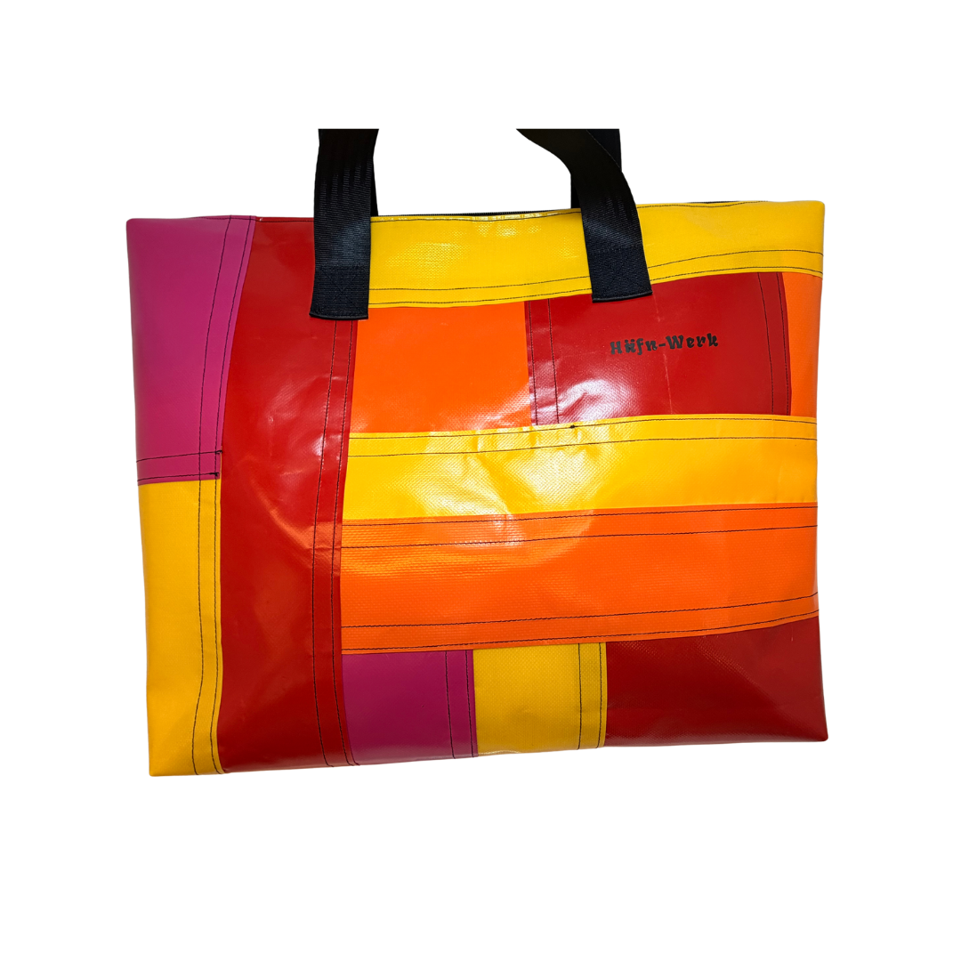Kühltasche in Rot-Orange-Gelb mit Aufdruck "Häfn Werk" – Bild 2