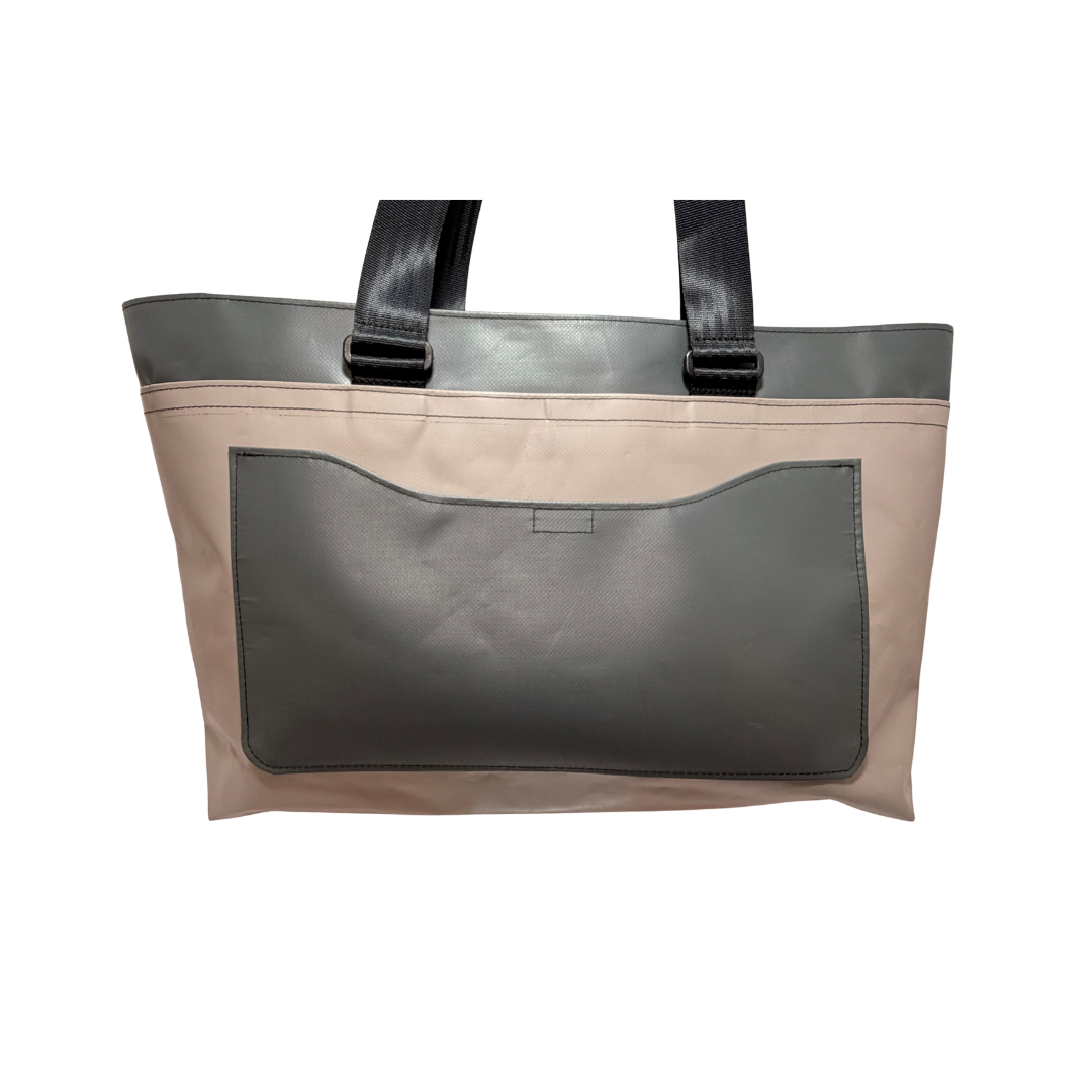 Shopper "Pauline" in Sandgrau (matt) mit Aufdruck "Häfn Werk" – Bild 2